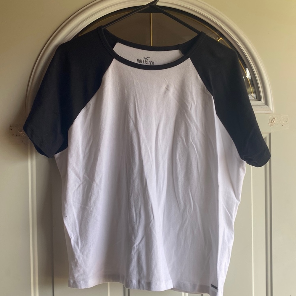 EUC white and black Hollister baby tee. Size XXL